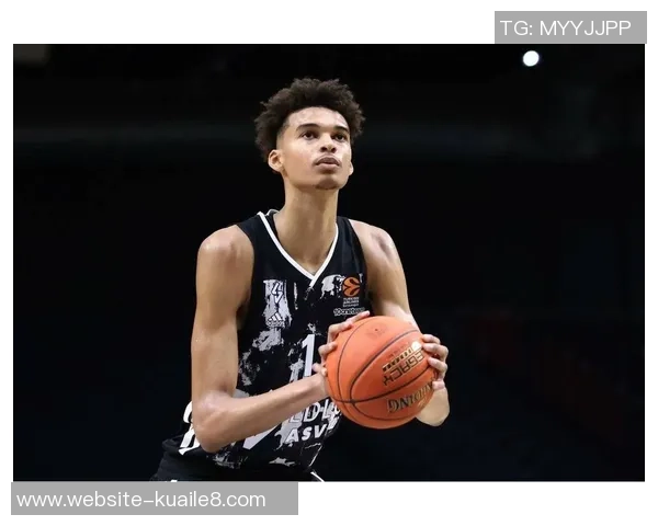 文班亚马法国队首秀狂砍27分大胜意大利引发NBA球探热烈关注